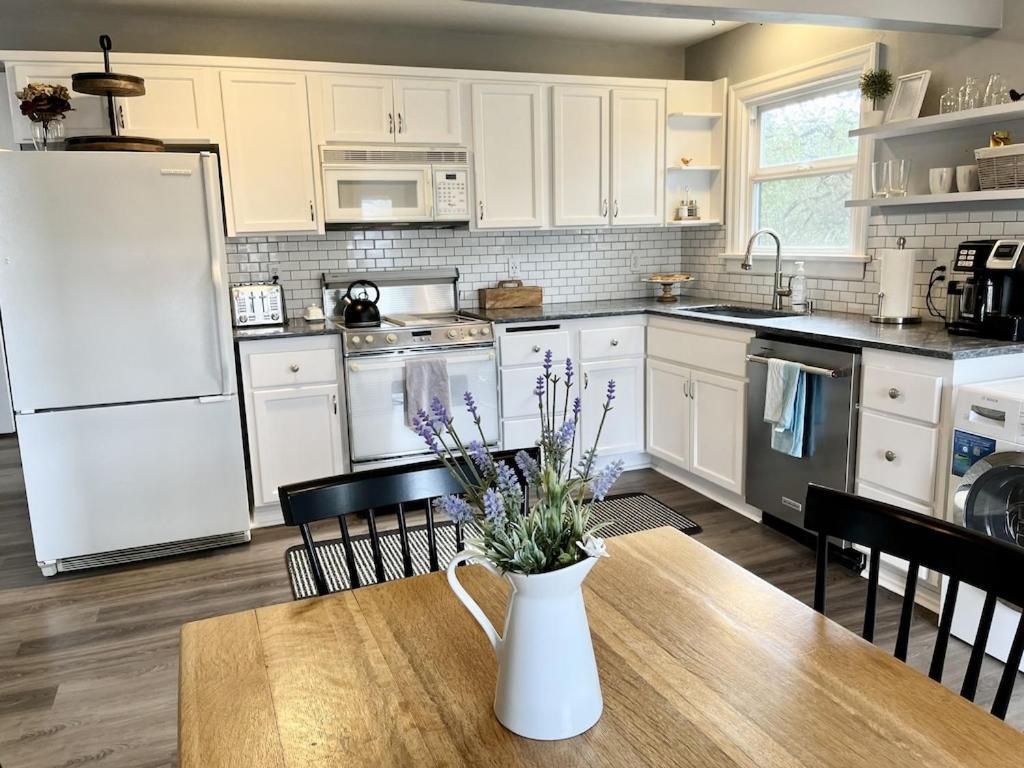 Modern 2 Bedroom Farmhouse Cottage With Hot Tub In Snohomish Buitenkant foto