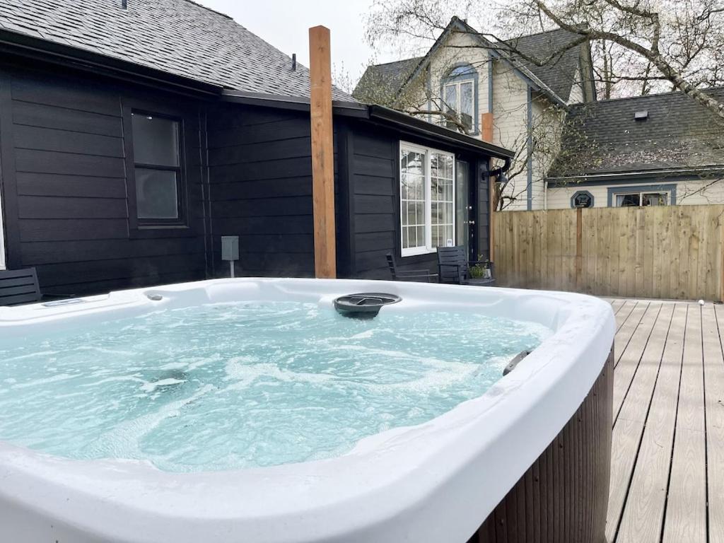 Modern 2 Bedroom Farmhouse Cottage With Hot Tub In Snohomish Buitenkant foto