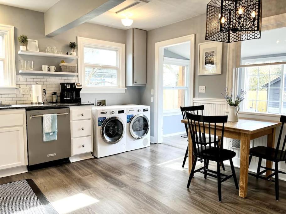 Modern 2 Bedroom Farmhouse Cottage With Hot Tub In Snohomish Buitenkant foto